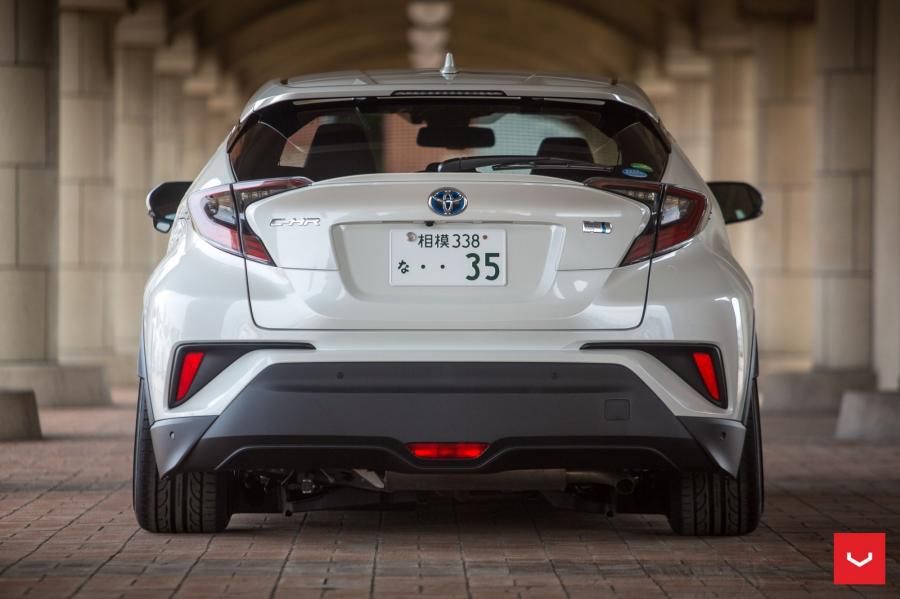  Toyota C-HR on Vossen Wheels (VFS10) 2017 года  (фото 8 из 20)